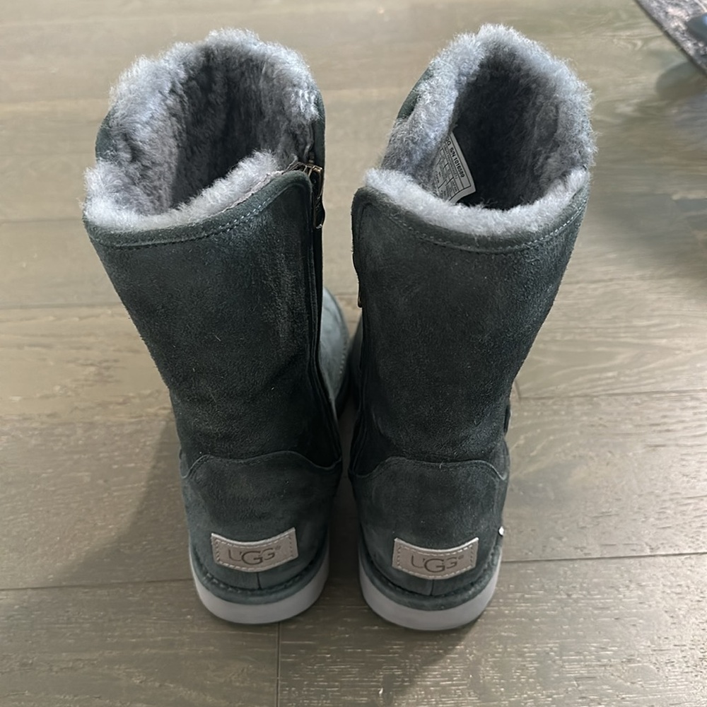 Uggs - Picture 2 of 4